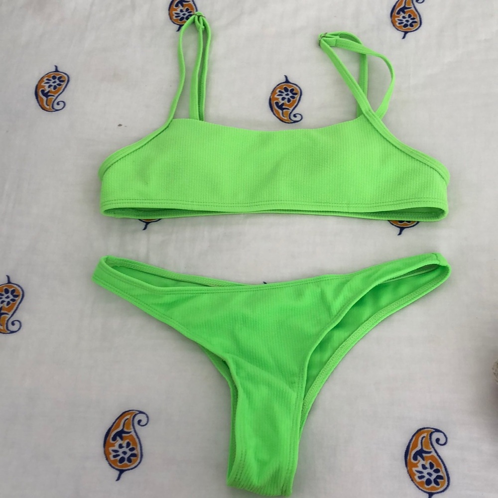 Green bikini set